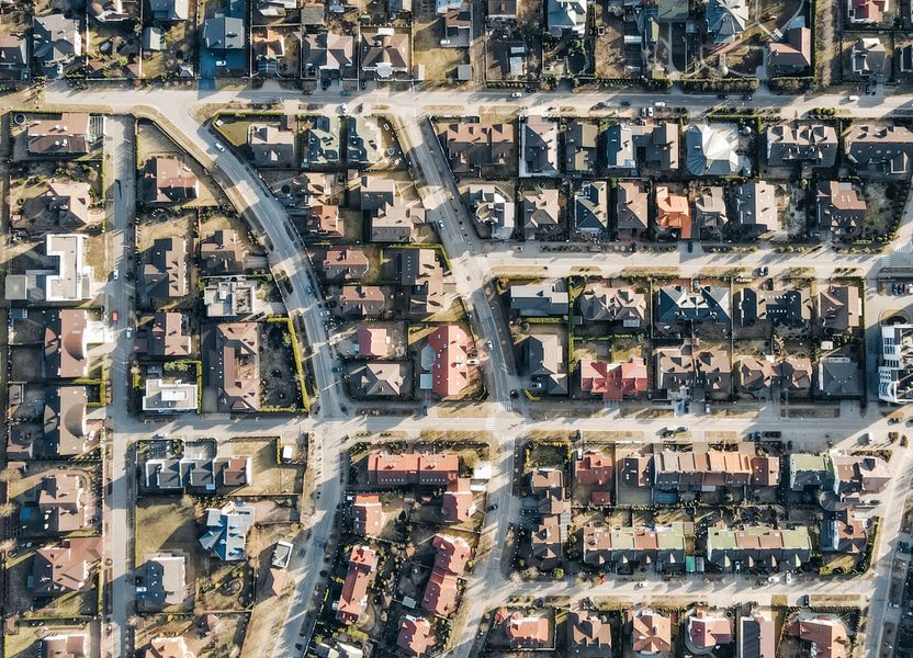Vista aérea de un barrio de casas del conurbano: mercado inmobiliario bonaerense